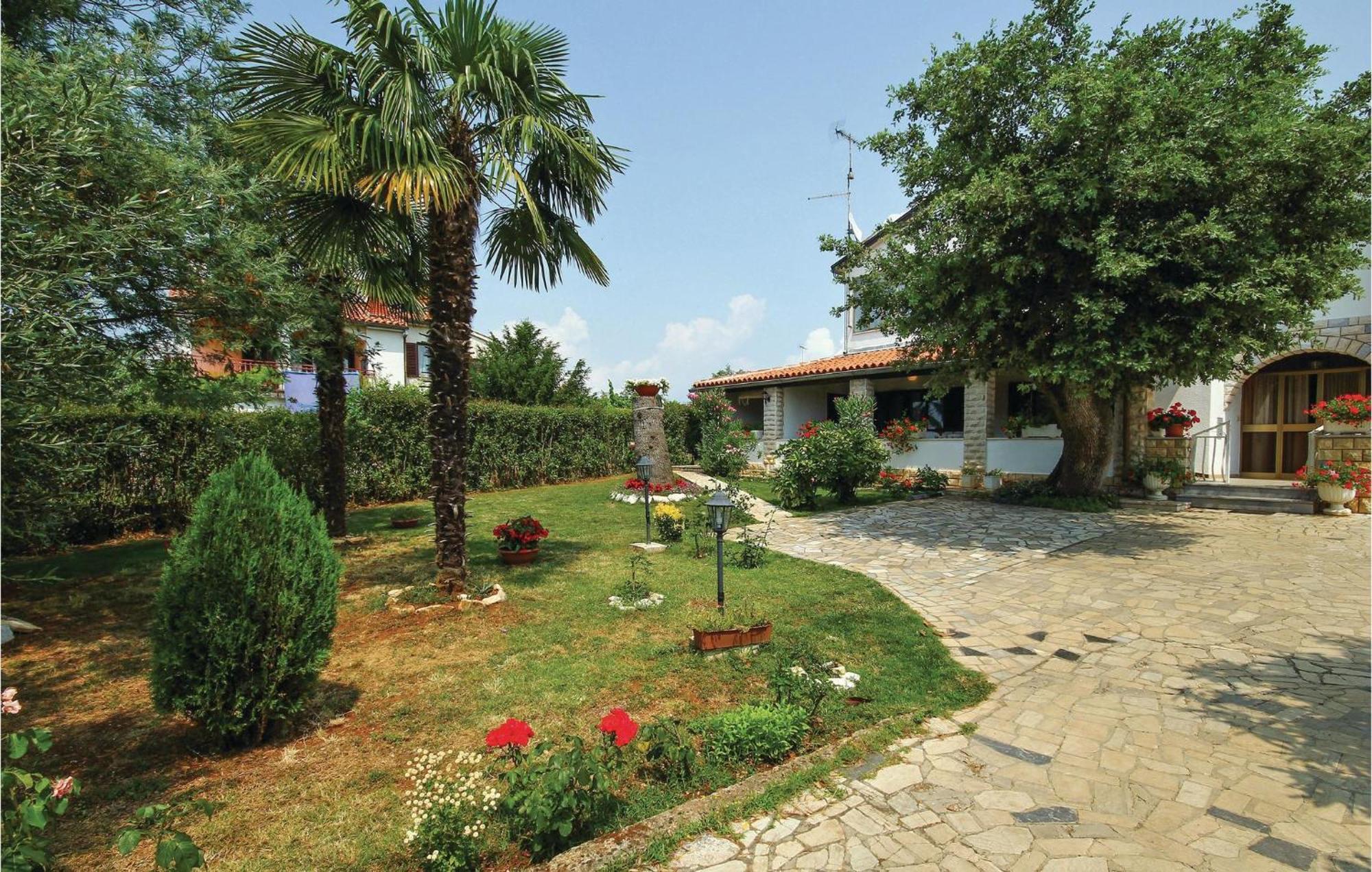 Beautiful Apartment In Porec With Wifi Екстер'єр фото