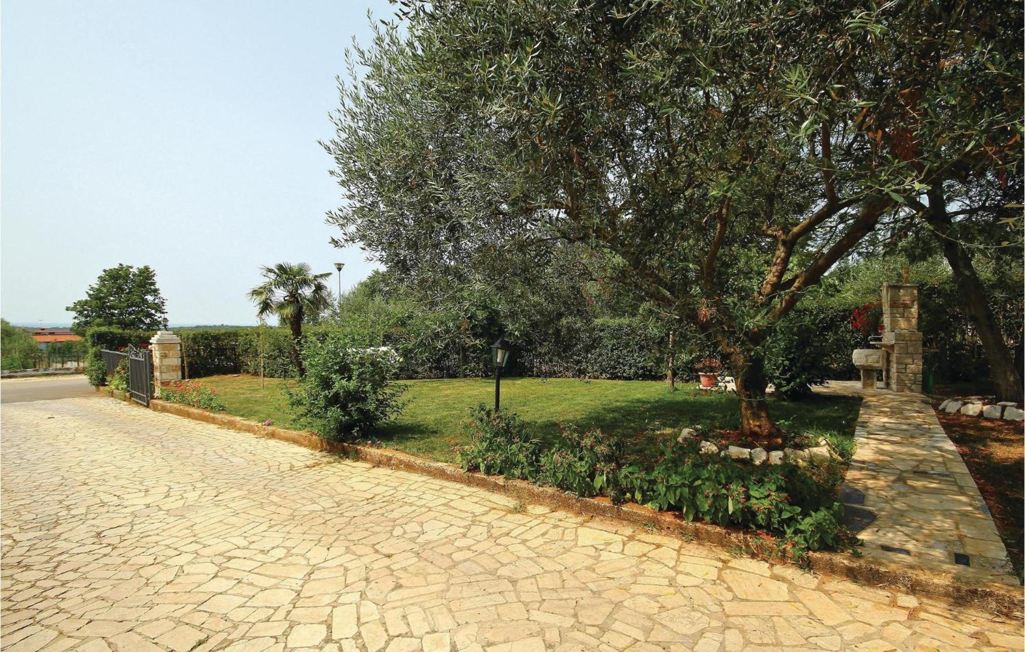 Beautiful Apartment In Porec With Wifi Екстер'єр фото